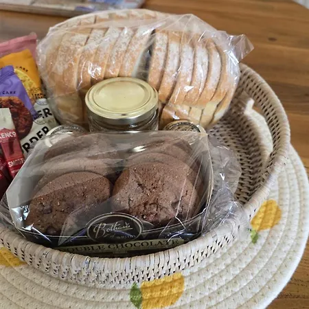 Lot 1 The Old Auction